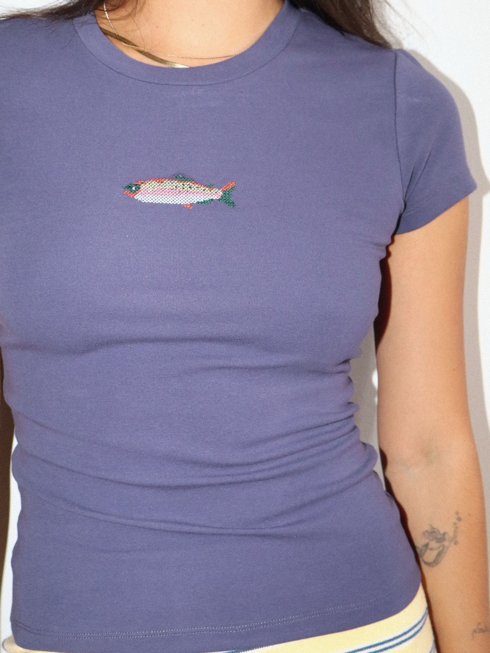Bailey Rose White Fish Embroidered Fish Tee Vintage Navy S